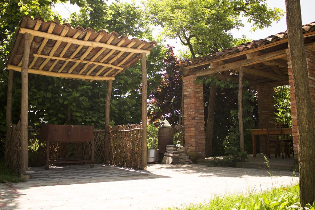 Nona Guest House Shilda Exterior foto