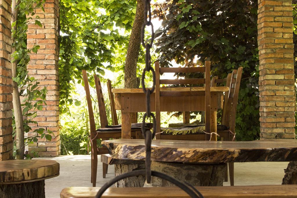 Nona Guest House Shilda Exterior foto