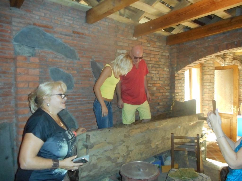 Nona Guest House Shilda Exterior foto