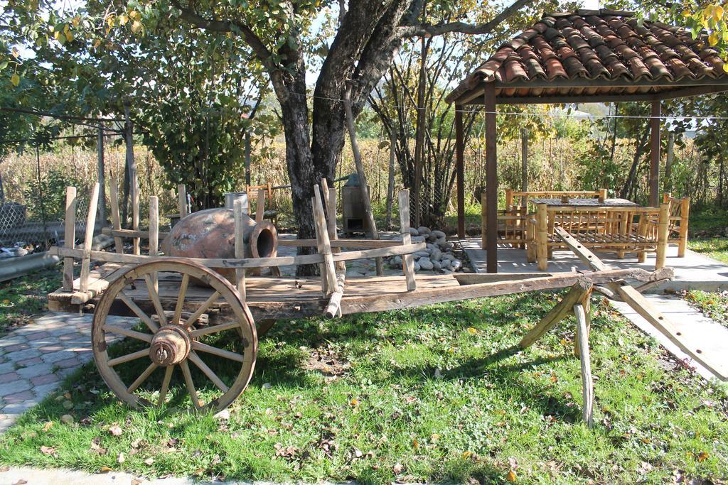 Nona Guest House Shilda Exterior foto