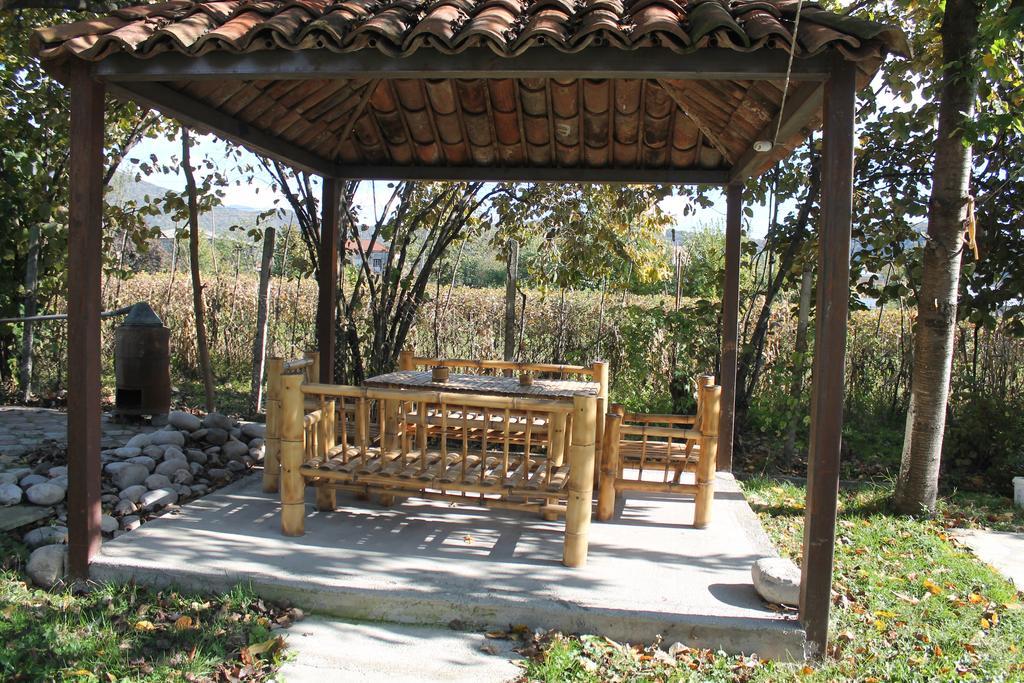 Nona Guest House Shilda Exterior foto